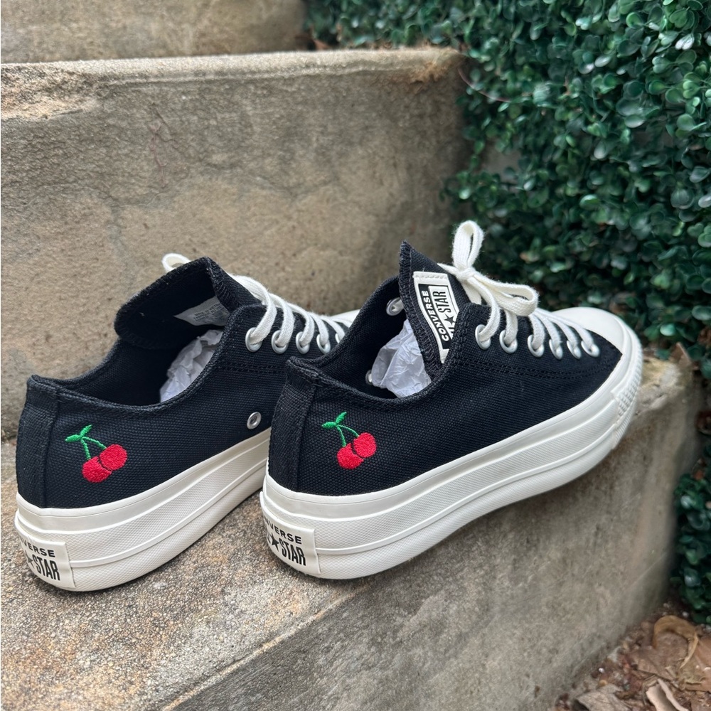 🍒Converse Chuck Taylor All stars Black and White Platform Sneakers